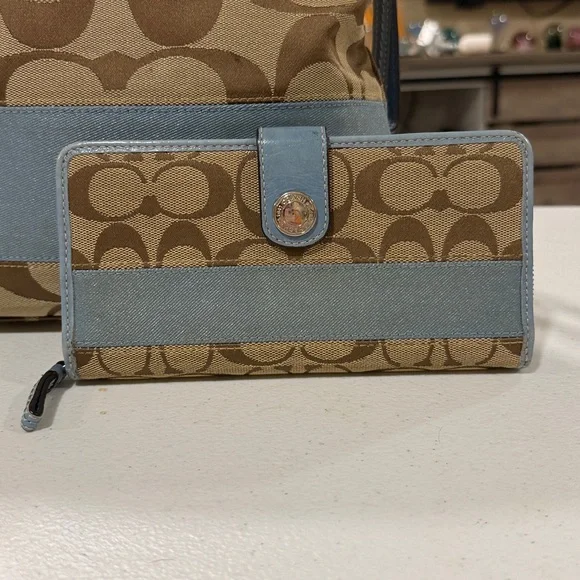 Coach Signature C Tan & Blue Striped Canvas and Leather Shoulder Bag and Wallet - Picture 3 of 17